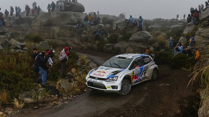 O Jari-Matti Latvala, οδήγησε για 2η φορά φέτος το Polo R του στην κορυφή, κρατώντας ανοικτή την υπόθεση Τίτλος, με το προβάδισμα του Ogier, βέβαια, ν